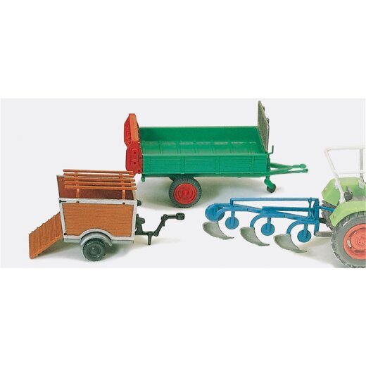 Preiser 17918 - Anbaupflug. Dungstreuer. Ang&auml;nger Schweinetransport. Fertigmodelle