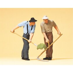 Preiser 63053 - 1/32 Bauern mit Sense, Gabel