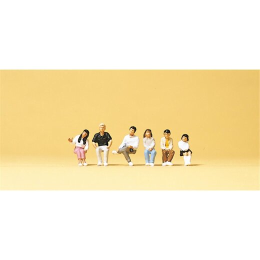 Preiser 75025 - TT Sitzende Jugendliche