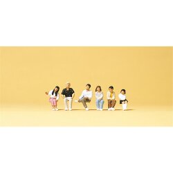 Preiser 75025 - Sitzende Jugendliche