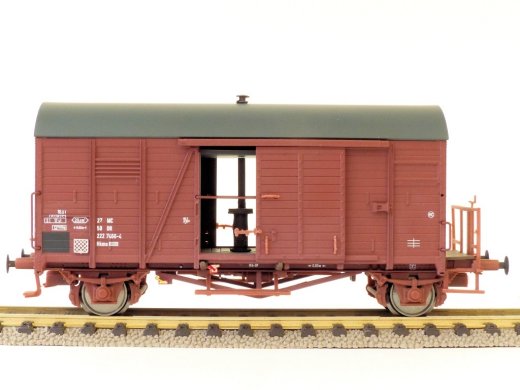 Exact-Train EX20295 - H0 DR Oppeln Hkms (Bremserb&uuml;hne) (Milit&auml;r / Frontfenster / Ofen / Rollenlager)