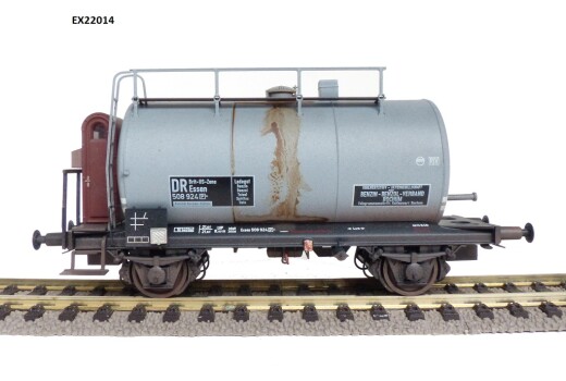 Exacttrain EX22014 - DB 30m3 Uedinger Kesselwagen Benzin-Benzol-Vertrieb Bochum Nr.208 924 (Verschmutzt) Ep. IIIa