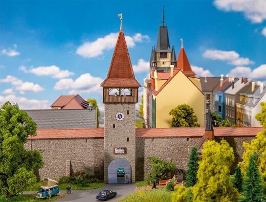 Faller 232171 - Altstadtturm mit Mauer