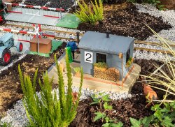 Pola 330878 - G Bahnw&auml;rterbude mit beweglicher Figur