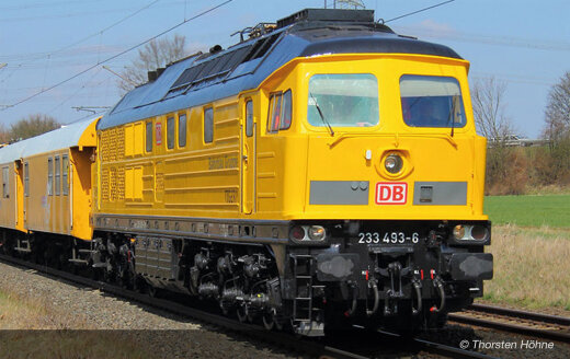 Arnold HN2601S - N DB Bahnbau, Diesellokomotive 233 493-6 in gelber Farbgebung, Ep. VI, mit DCC-Sounddecoder