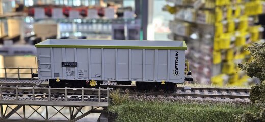 NME 542690 - H0 Offener G&uuml;terwagen Eamnos, CAPTRAIN, Ep.VI mit Zugschlussbeleuchung