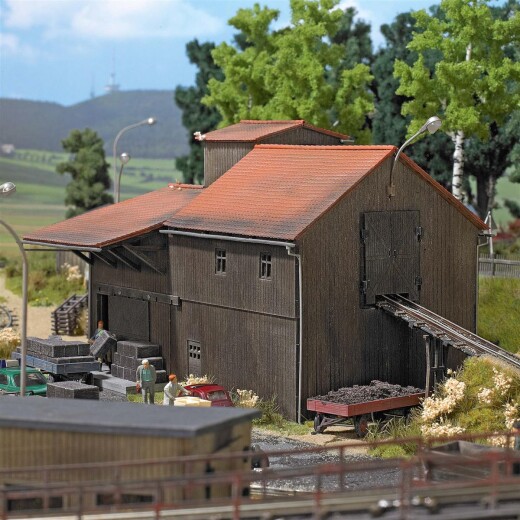 Busch 1541 - H0      Torfwerk mit Rampe