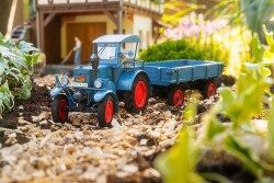 Pola 331620 - G Lanz Bulldog mit Anh&auml;nger Ep.:III