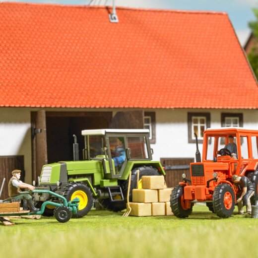 Busch 1996 - H0      Figuren-Set &raquo;Traktorfahren&laquo;