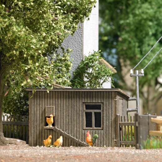 Busch 8877 -   TT    H&uuml;hnerstall mit H&uuml;hnern