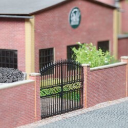 Busch 1125 - Ziegelmauer mit Tor H0