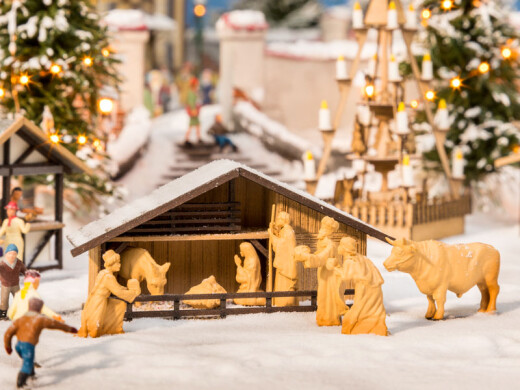 Noch 14394 - H0 Weihnachtsmarkt-Krippe mit Figuren in Holzoptik