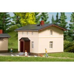 Auhagen 11457 - H0 Bahnw&auml;rterwohnhaus mit Neben