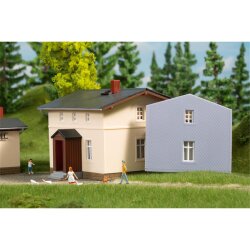 Auhagen 11457 - H0 Bahnw&auml;rterwohnhaus mit Neben