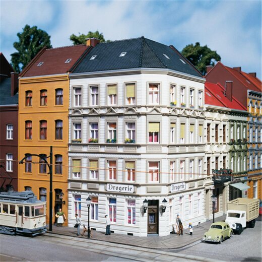 Auhagen 11398 - H0 Eckhaus Schmidtstra&szlig;e 25