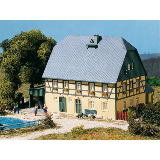 Auhagen 11359 - H0 Gro&szlig;es Bauernhaus  mit Stall und Schauer